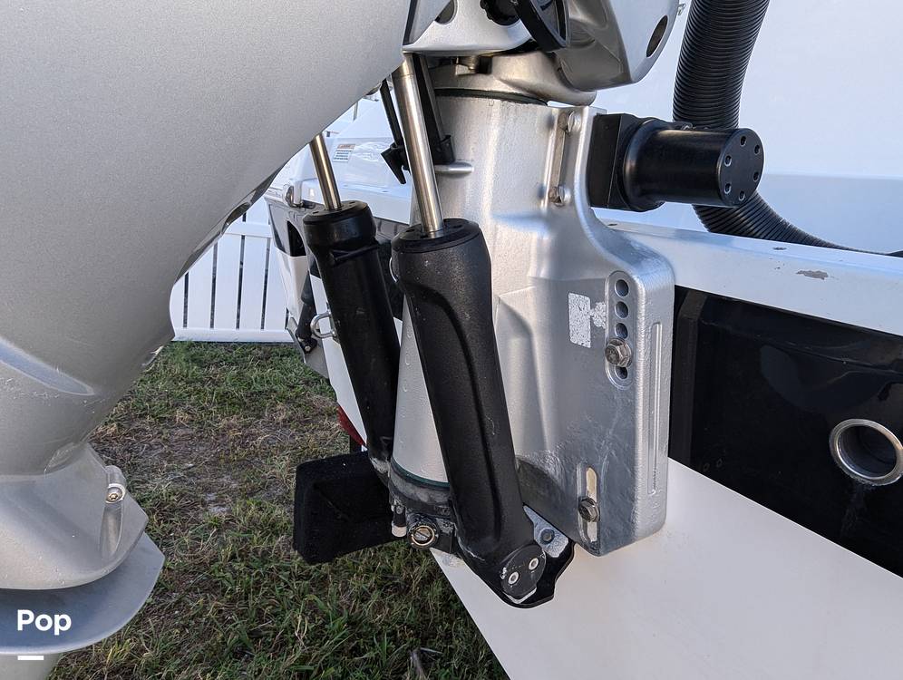 Slide: The Image of Robalo R242 Explorer 2019 - 14920752