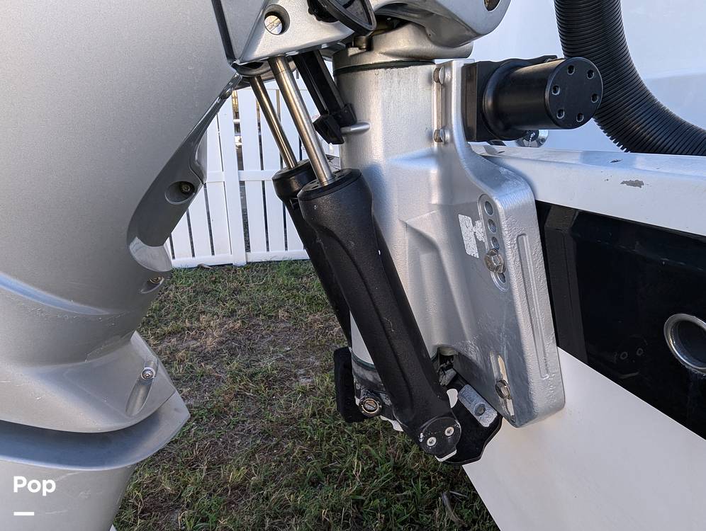 Slide: The Image of Robalo R242 Explorer 2019 - 14920753
