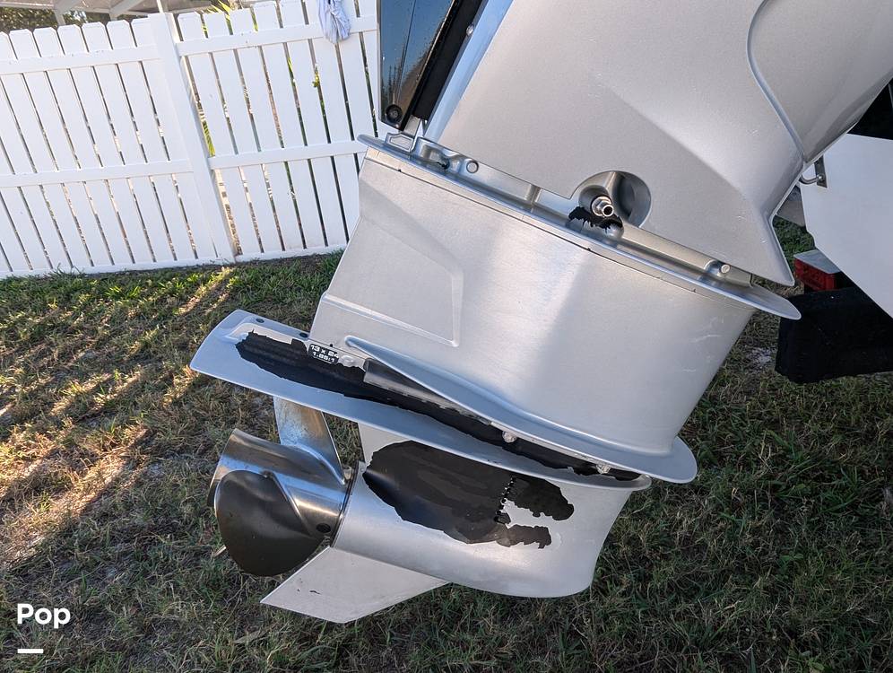Slide: The Image of Robalo R242 Explorer 2019 - 14920754