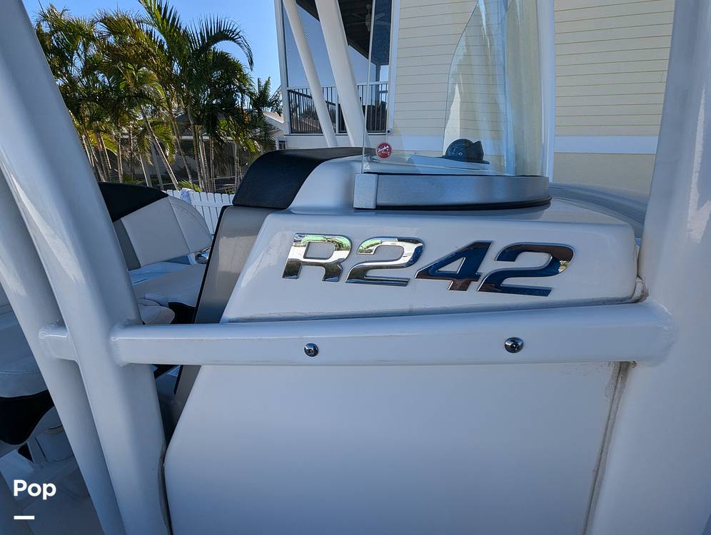 Slide: The Image of Robalo R242 Explorer 2019 - 14920619