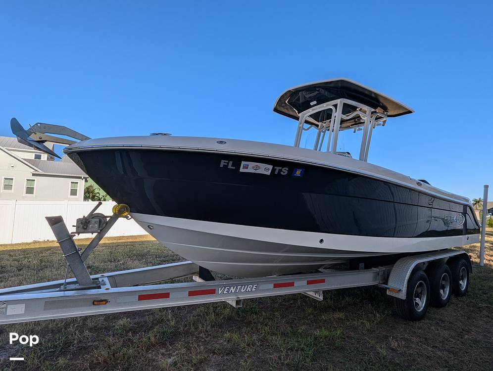 Slide: The Image of Robalo R242 Explorer 2019 - 14920767