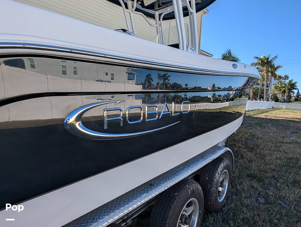 Slide: The Image of Robalo R242 Explorer 2019 - 14920773