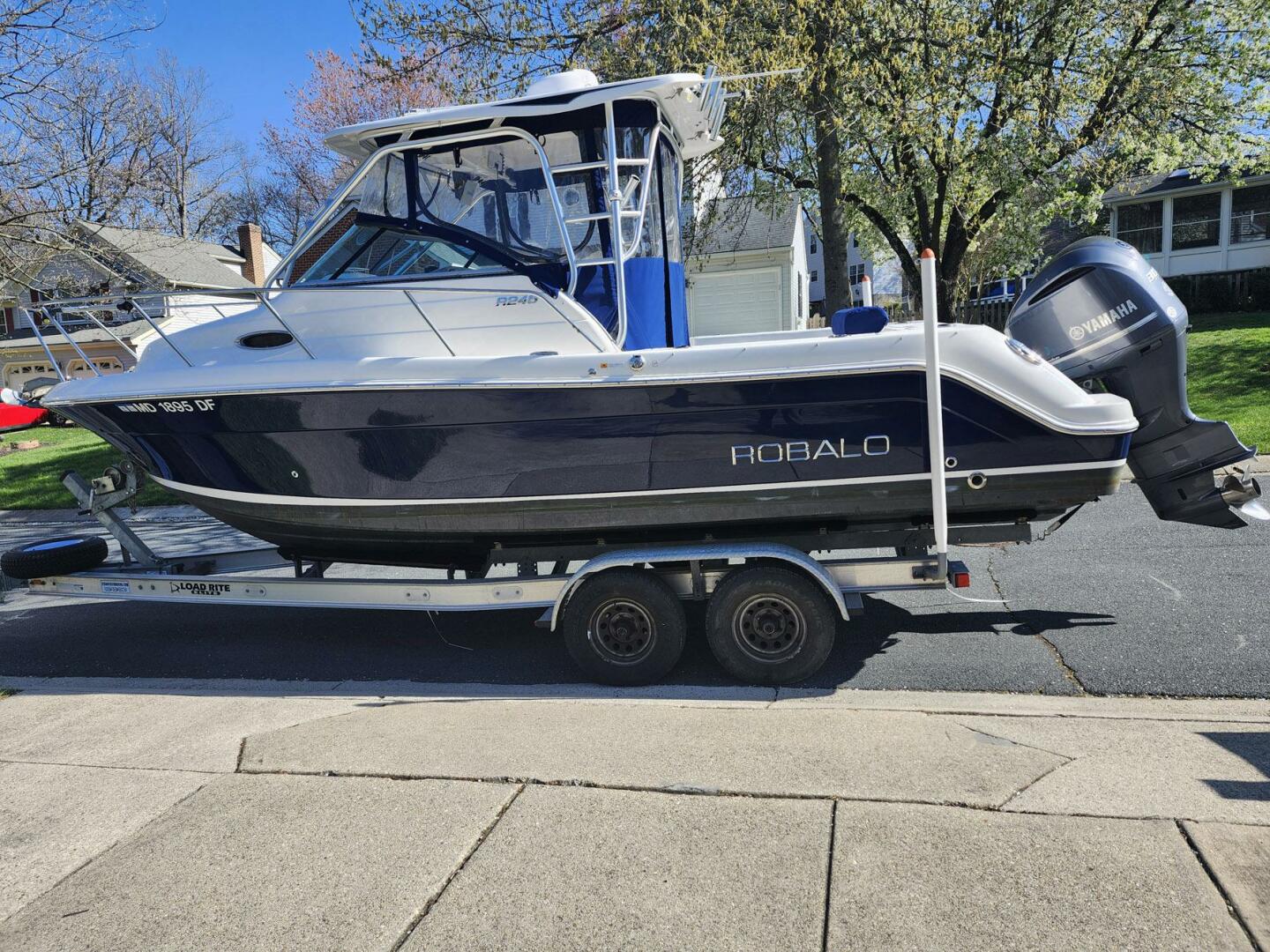 Slide: The Image of Robalo R245 Walkaround Express 2015 - 5558439