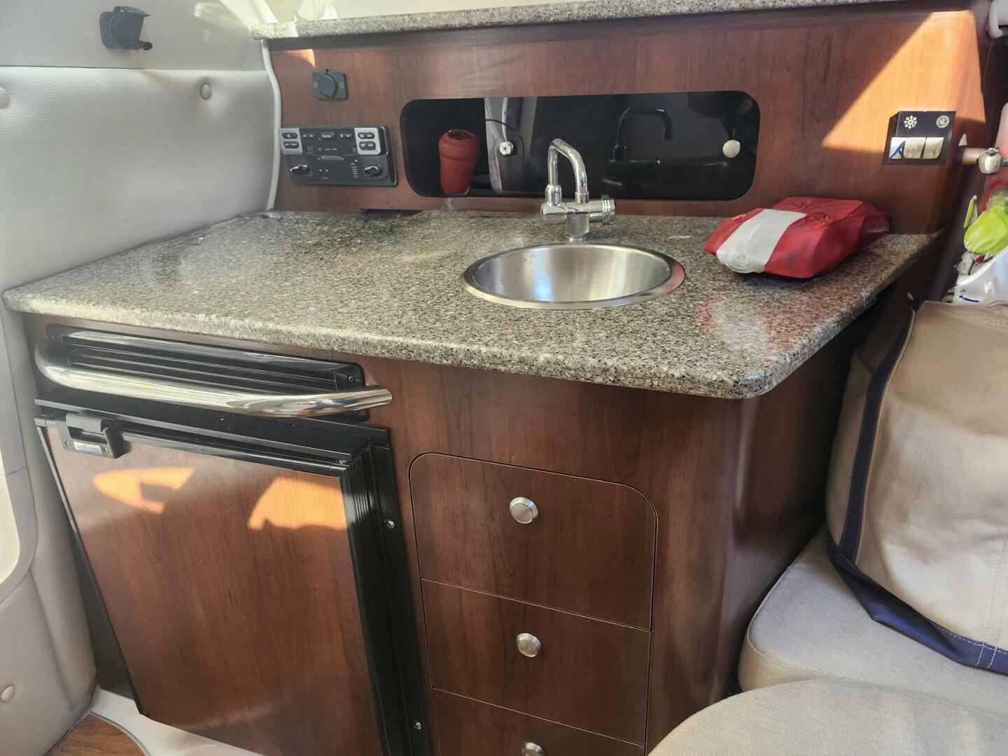 Slide: The Image of Robalo R245 Walkaround Express 2015 - 5558440