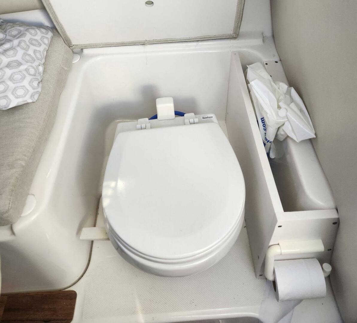 Slide: The Image of Robalo R245 Walkaround Express 2015 - 5558442