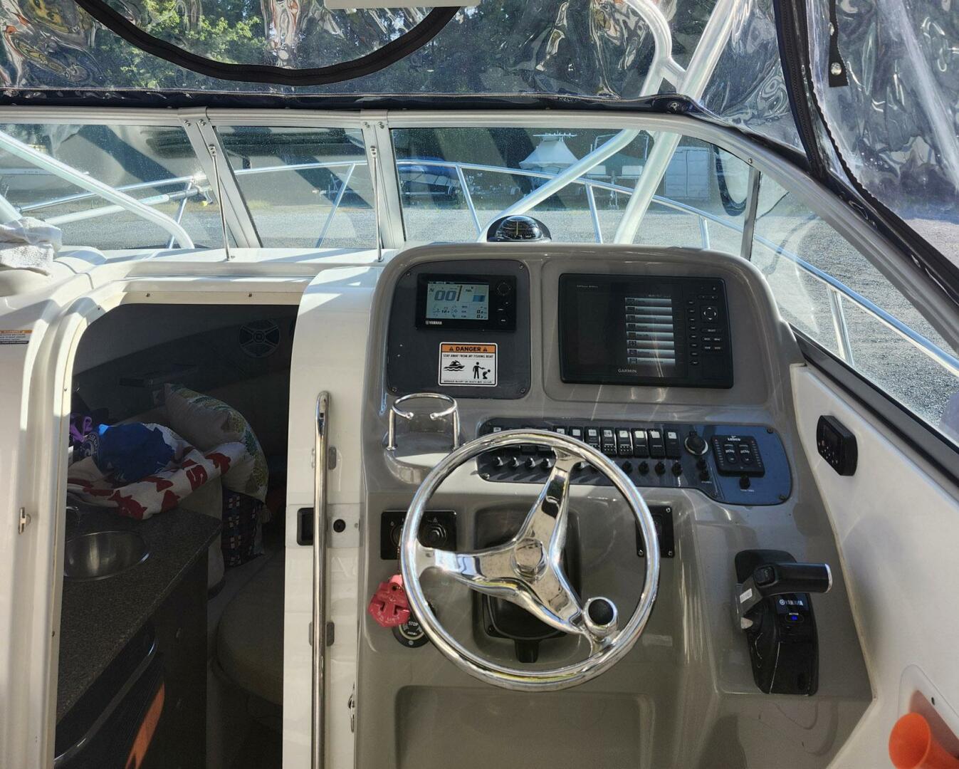 Slide: The Image of Robalo R245 Walkaround Express 2015 - 5558444