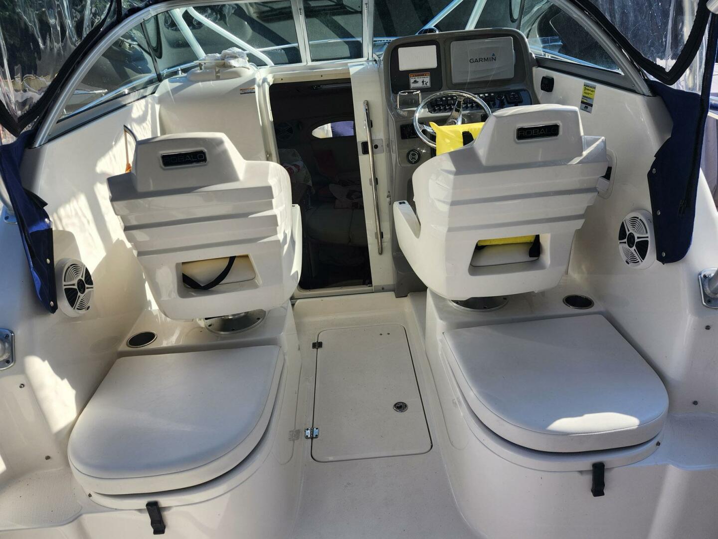 Slide: The Image of Robalo R245 Walkaround Express 2015 - 5558445