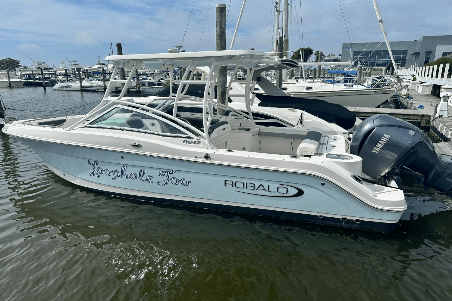 Slide: The Image of Robalo R247 2023 - 1