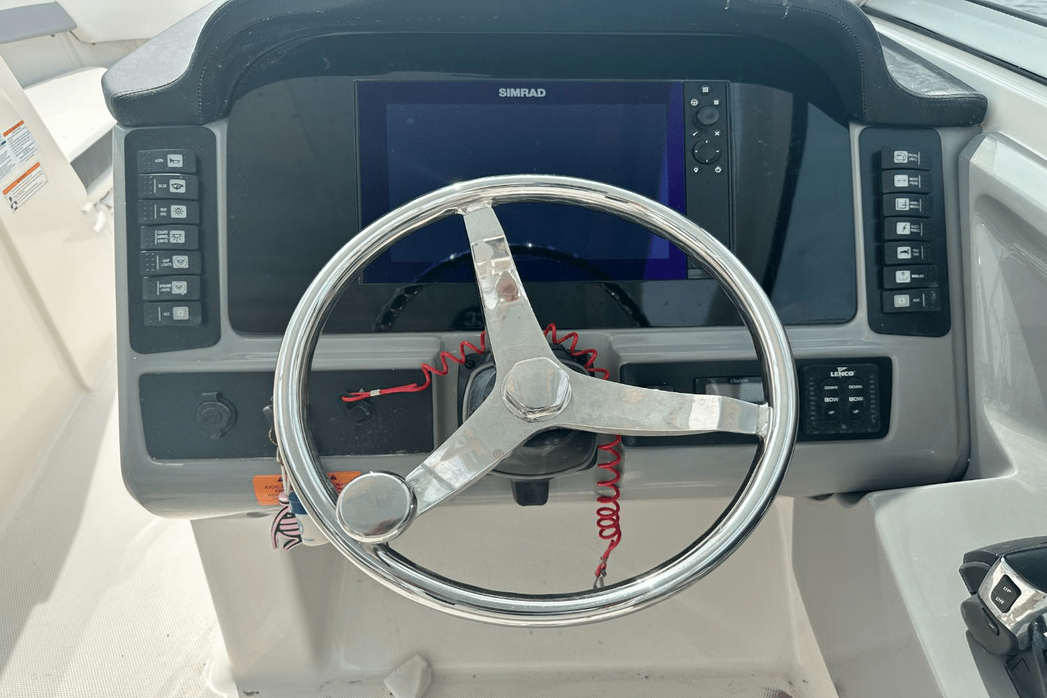 Slide: The Image of Robalo R247 2023 - 11