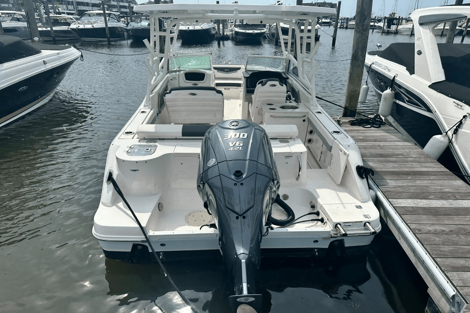 Slide: The Image of Robalo R247 2023 - 4