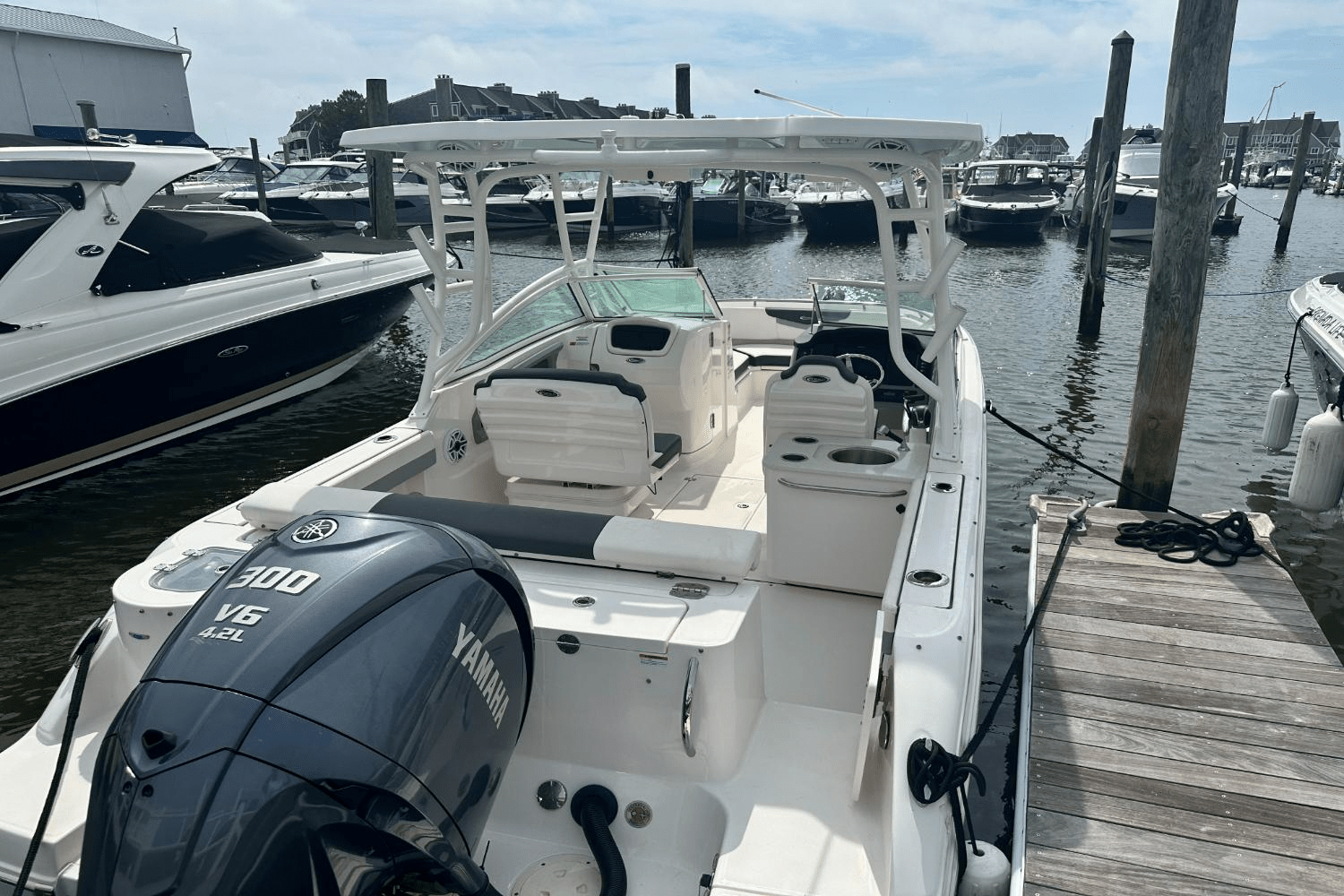 Slide: The Image of Robalo R247 2023 - 5