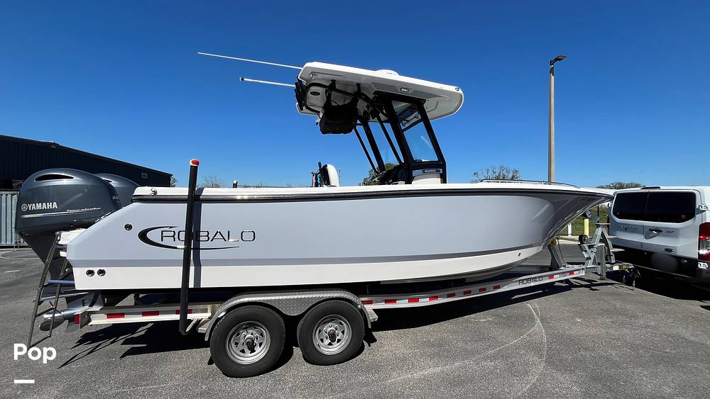 Slide: The Image of Robalo R250 2023 - 0