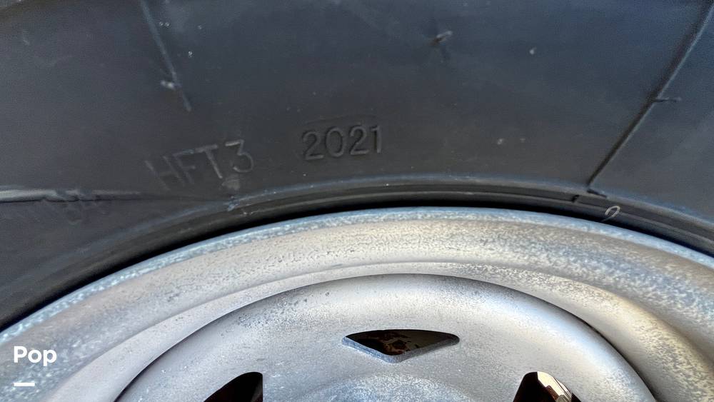 Slide: The Image of Robalo R250 2023 - 12