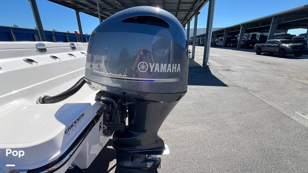 Slide: The Image of Robalo R250 2023 - 15