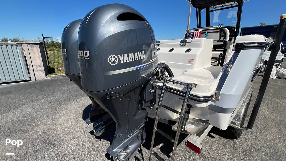 Slide: The Image of Robalo R250 2023 - 19