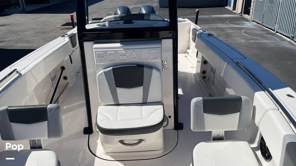 Slide: The Image of Robalo R250 2023 - 21