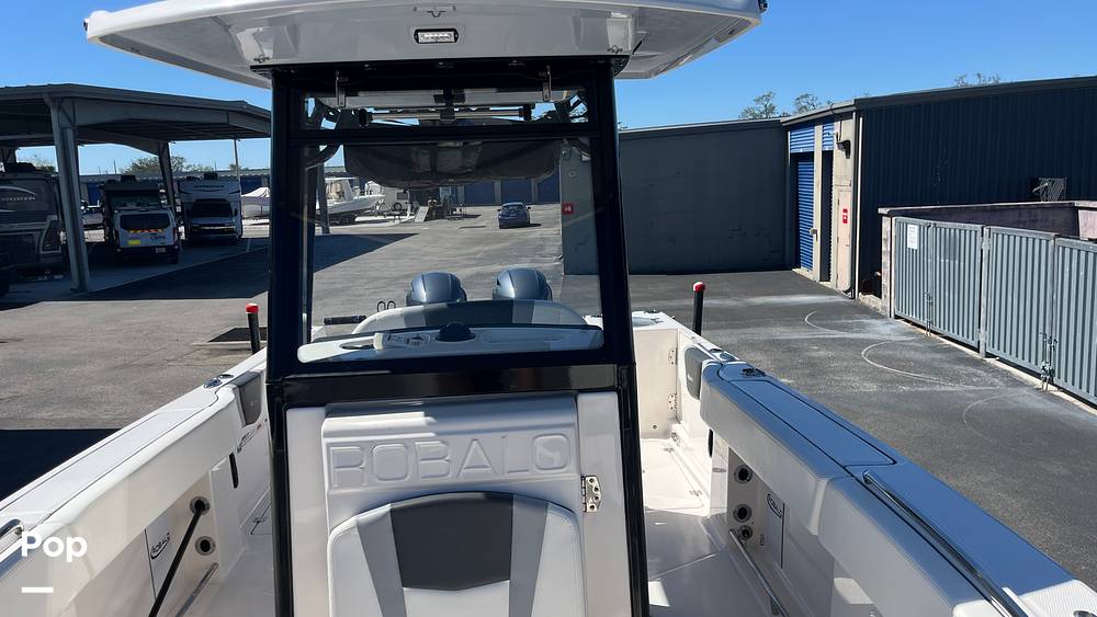 Slide: The Image of Robalo R250 2023 - 22