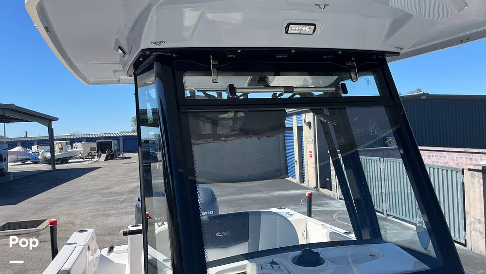 Slide: The Image of Robalo R250 2023 - 23