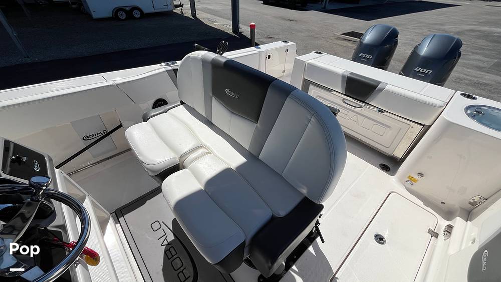 Slide: The Image of Robalo R250 2023 - 32