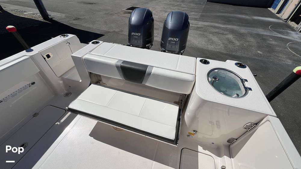 Slide: The Image of Robalo R250 2023 - 35