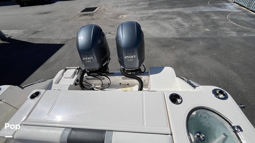 Slide: The Image of Robalo R250 2023 - 36