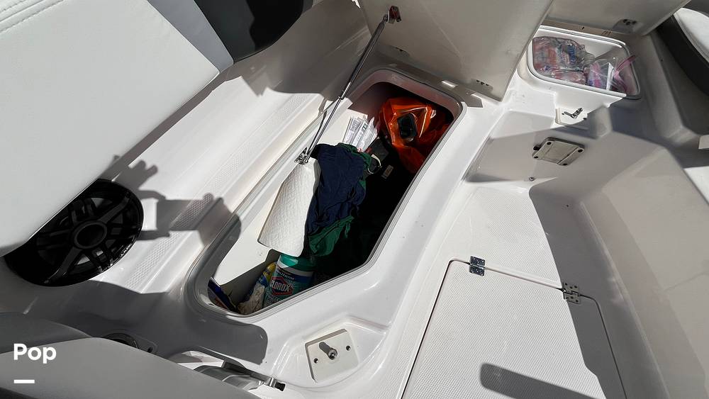 Slide: The Image of Robalo R250 2023 - 50