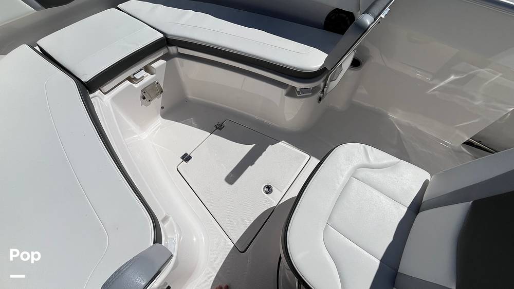 Slide: The Image of Robalo R250 2023 - 53