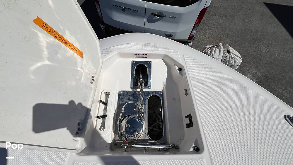 Slide: The Image of Robalo R250 2023 - 56