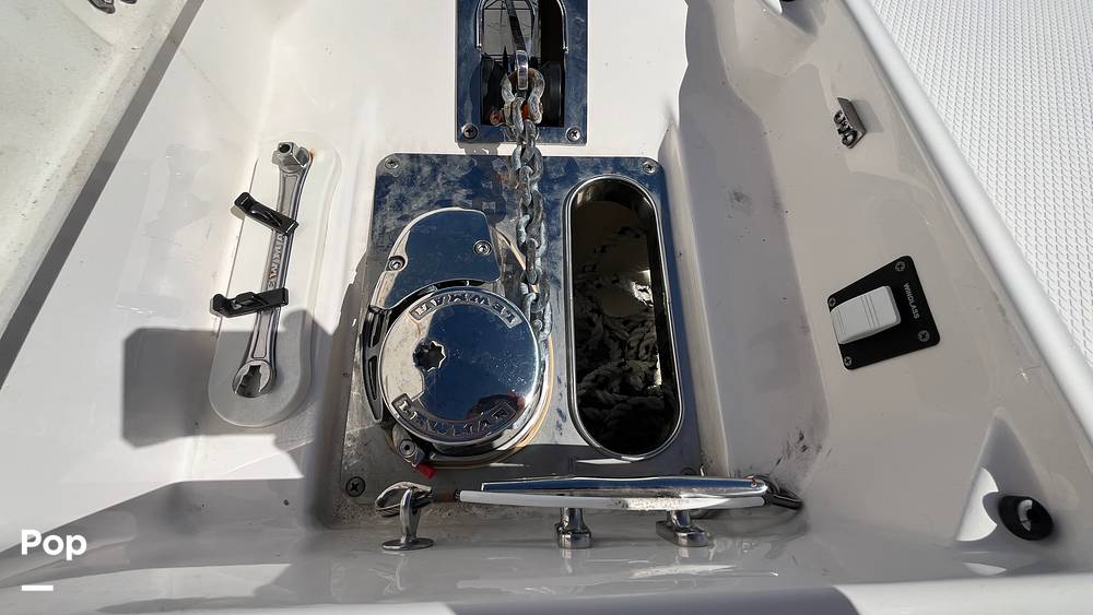 Slide: The Image of Robalo R250 2023 - 57