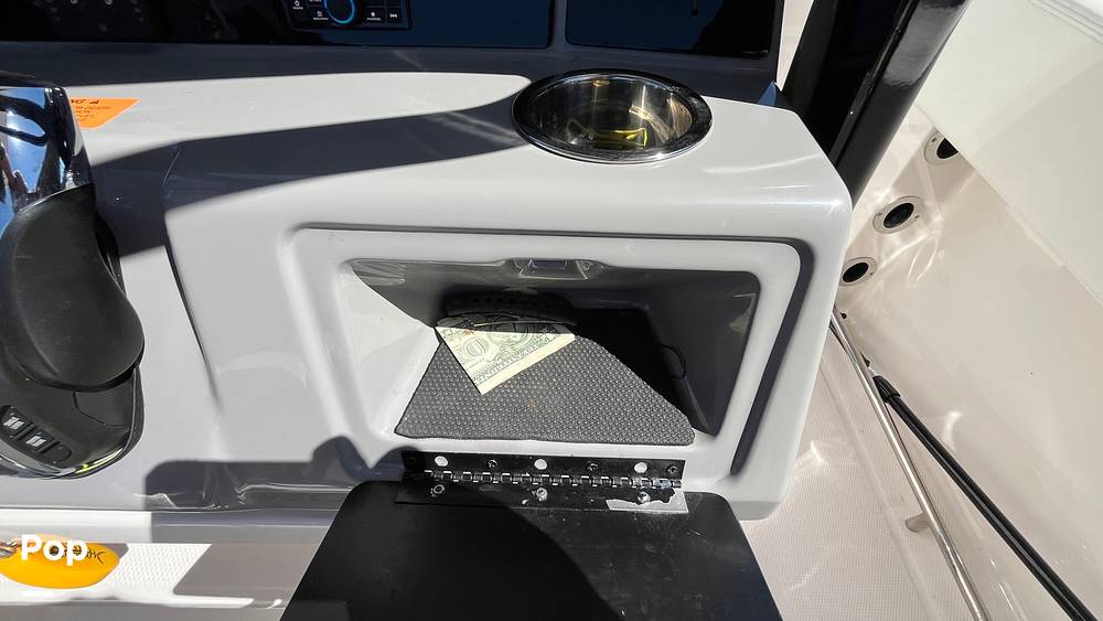 Slide: The Image of Robalo R250 2023 - 70