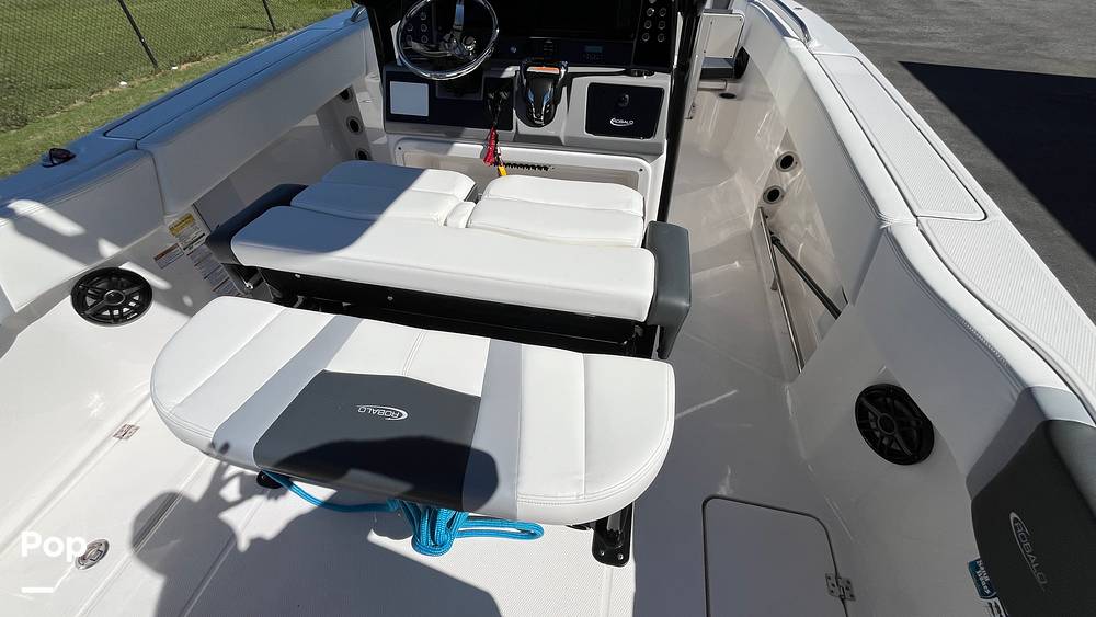 Slide: The Image of Robalo R250 2023 - 72