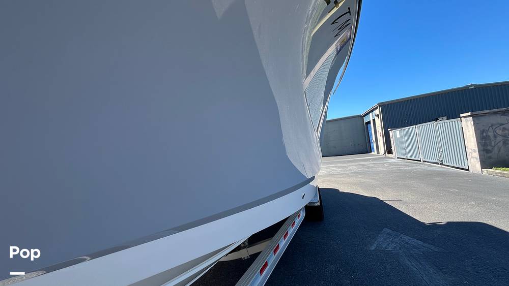 Slide: The Image of Robalo R250 2023 - 8