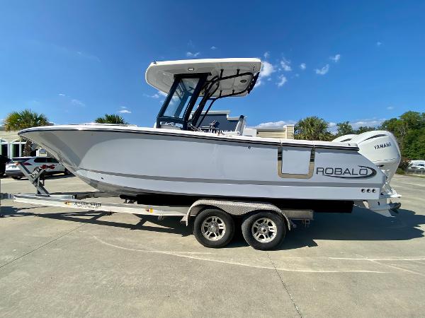 Slide: The Image of Robalo R250 2024 - 0