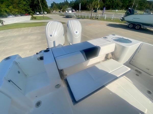 Slide: The Image of Robalo R250 2024 - 10