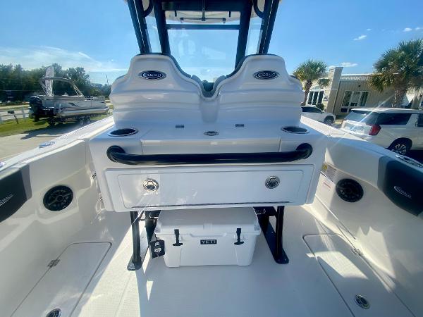 Slide: The Image of Robalo R250 2024 - 14