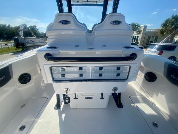 Slide: The Image of Robalo R250 2024 - 15
