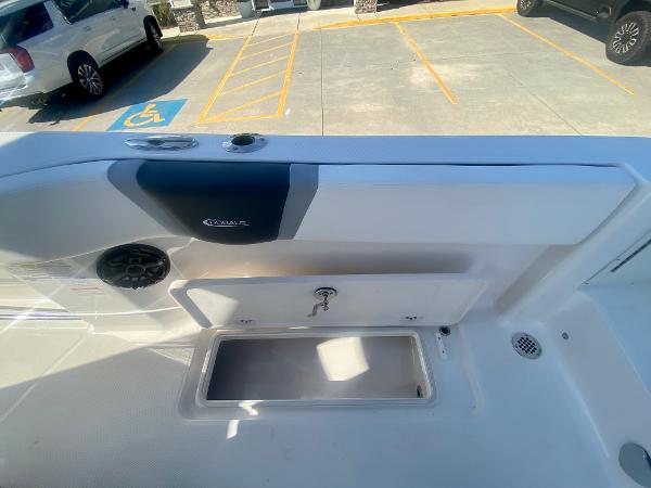 Slide: The Image of Robalo R250 2024 - 20