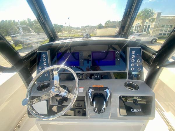 Slide: The Image of Robalo R250 2024 - 21