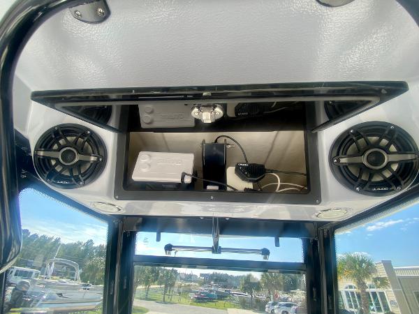 Slide: The Image of Robalo R250 2024 - 26
