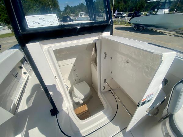 Slide: The Image of Robalo R250 2024 - 27