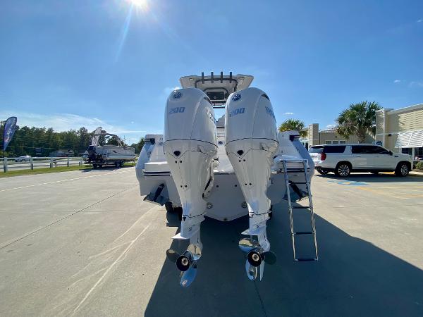 Slide: The Image of Robalo R250 2024 - 4