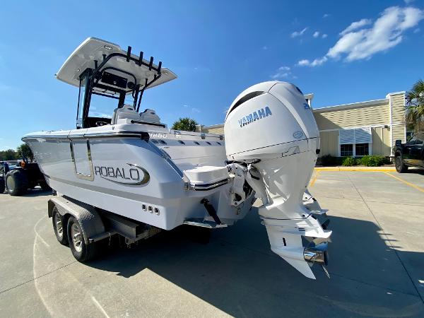 Slide: The Image of Robalo R250 2024 - 5