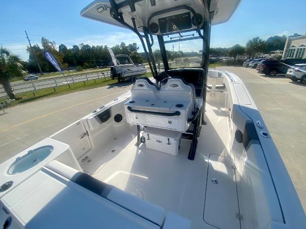 Slide: The Image of Robalo R250 2024 - 7