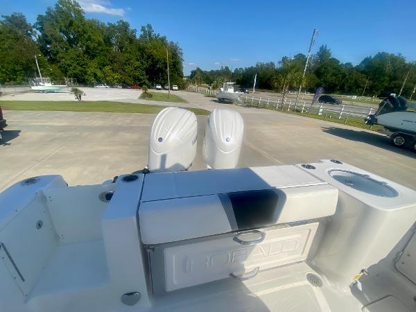 Slide: The Image of Robalo R250 2024 - 8