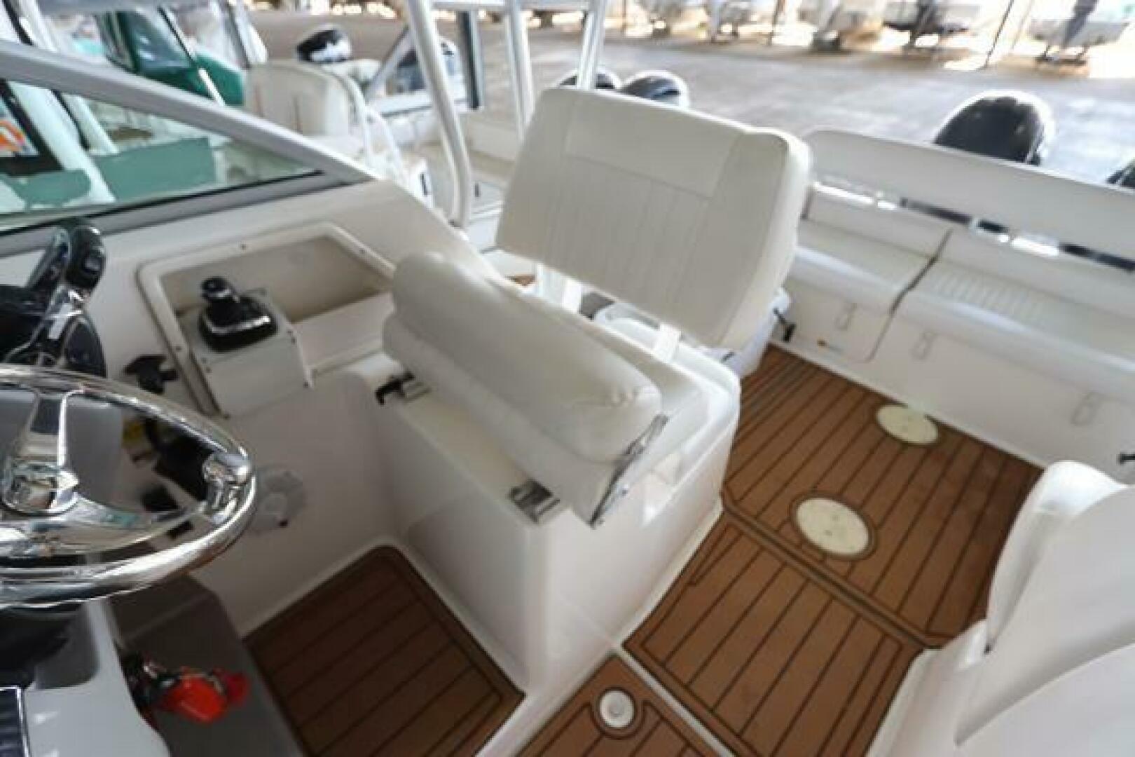 Slide: The Image of Robalo R265 Walkaround 2016 - 5261486