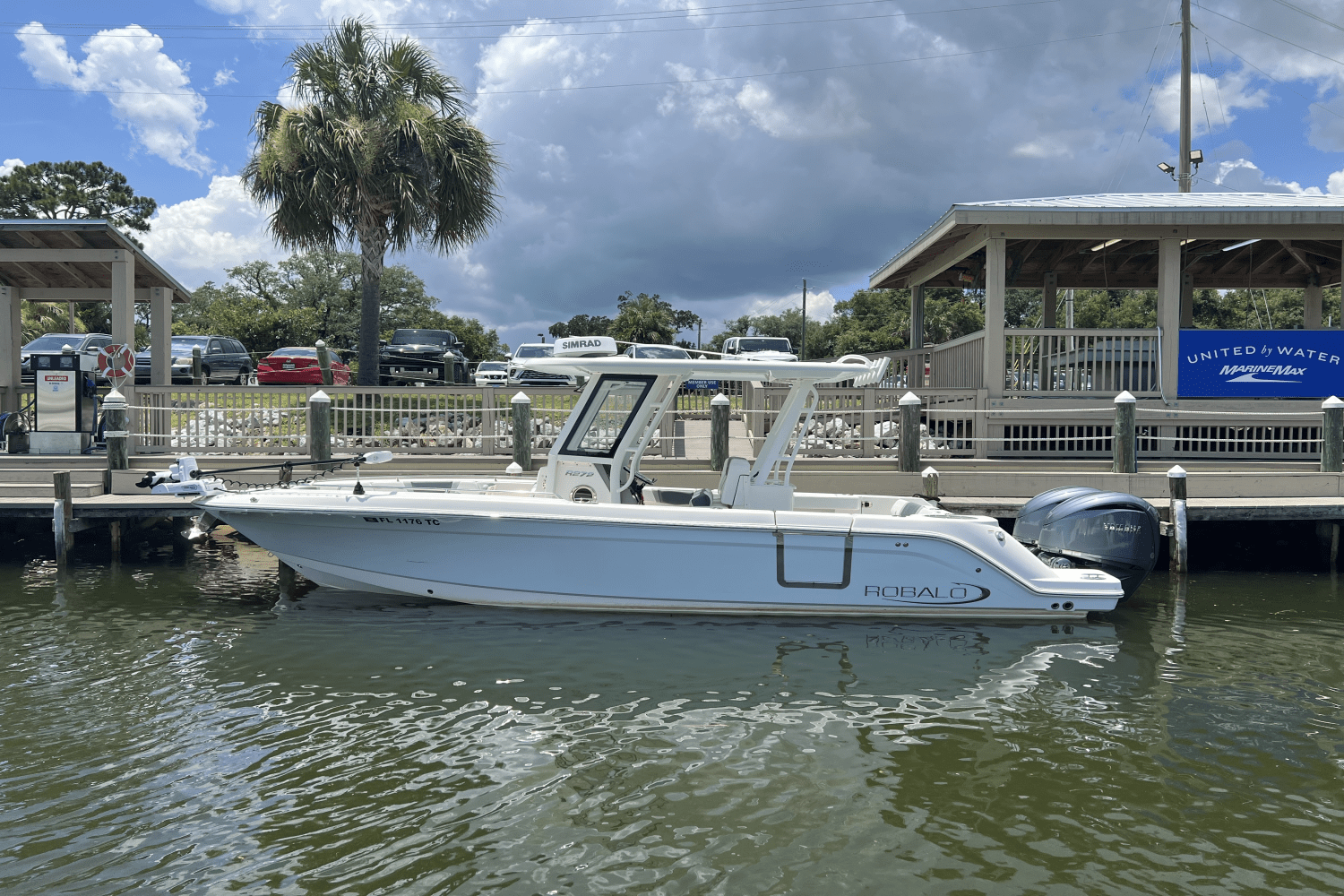 Slide: The Image of Robalo R272 2021 - 1