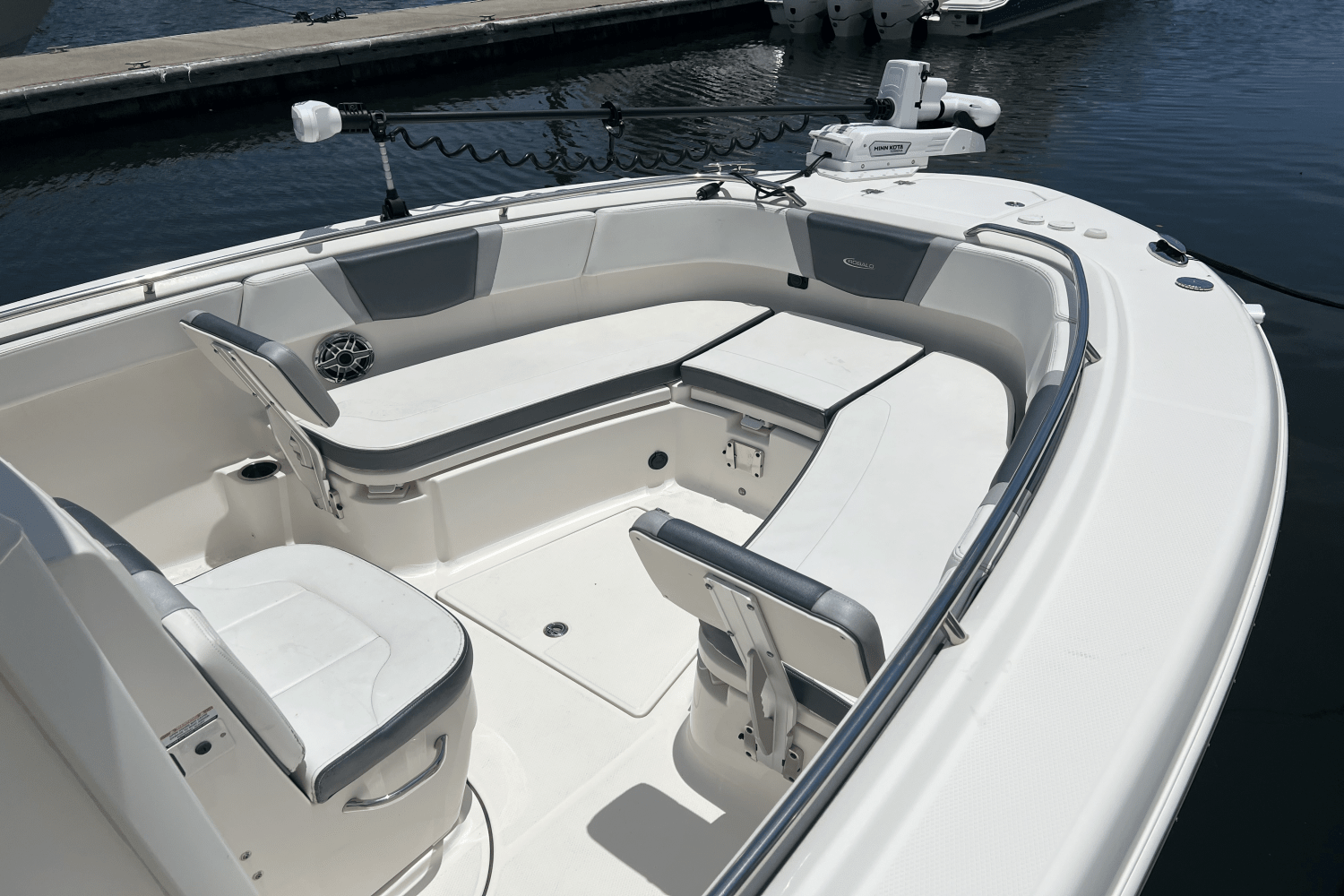 Slide: The Image of Robalo R272 2021 - 11