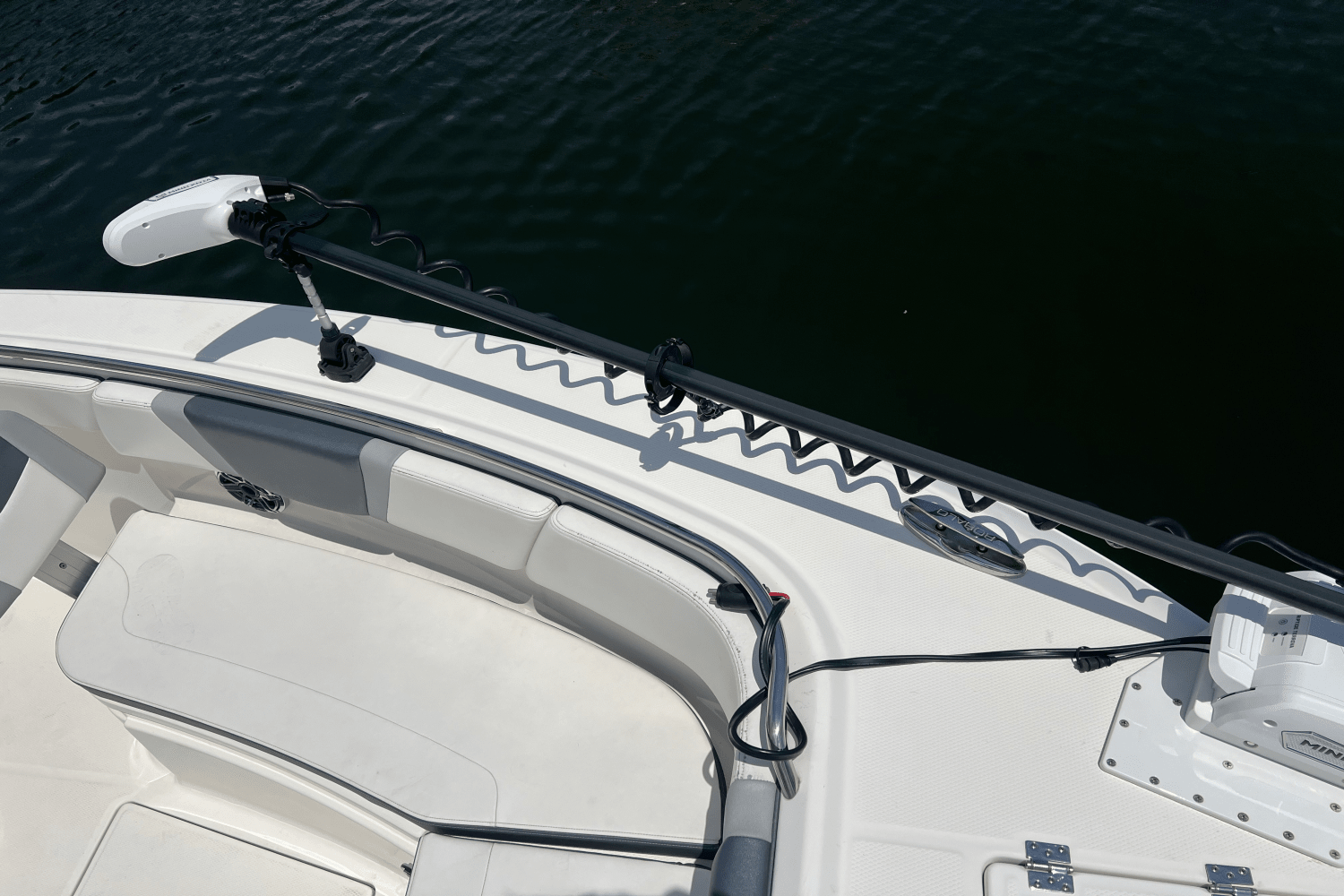 Slide: The Image of Robalo R272 2021 - 12