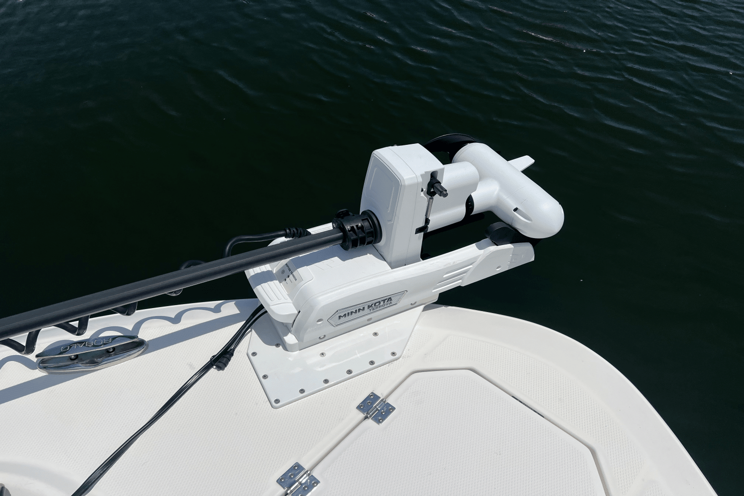 Slide: The Image of Robalo R272 2021 - 13