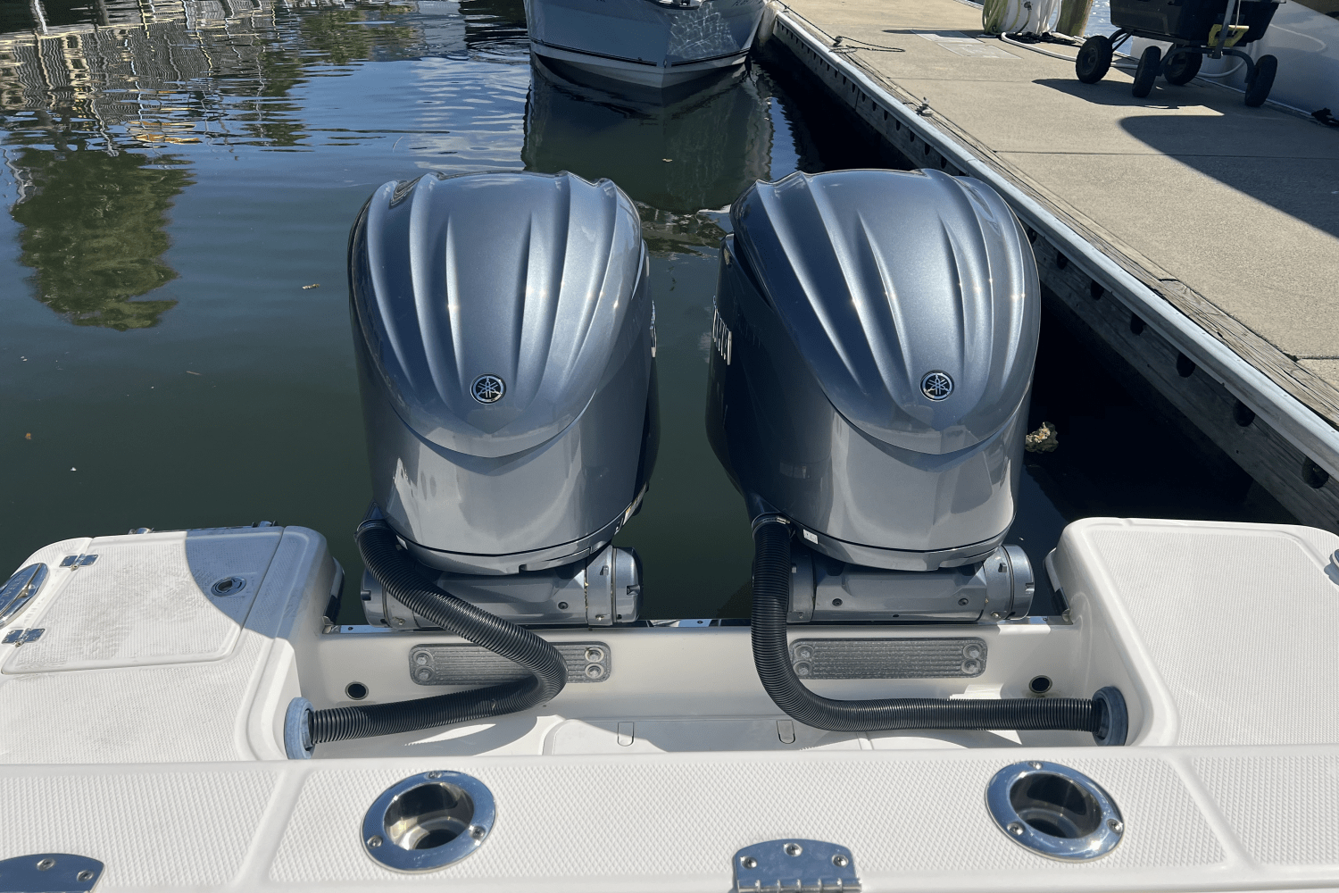 Slide: The Image of Robalo R272 2021 - 4